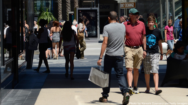 Leading Economic Index Shows Increase In Consumer Spending